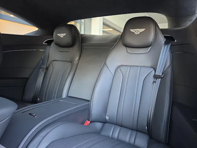 Bentley Continental GT V8 PHEV 680 PS/ 1.9% Leasing möglich.