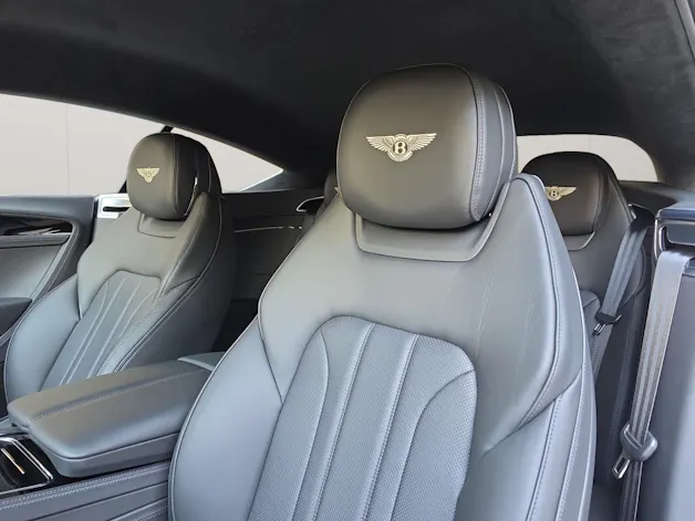 Bentley Continental GT V8 PHEV 680 PS/ 1.9% Leasing möglich.