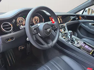 Bentley Continental GT V8 PHEV 680 PS/ 1.9% Leasing möglich.