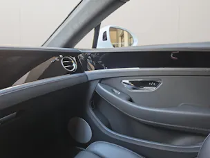 Bentley Continental GT V8 PHEV 680 PS/ 1.9% Leasing möglich.