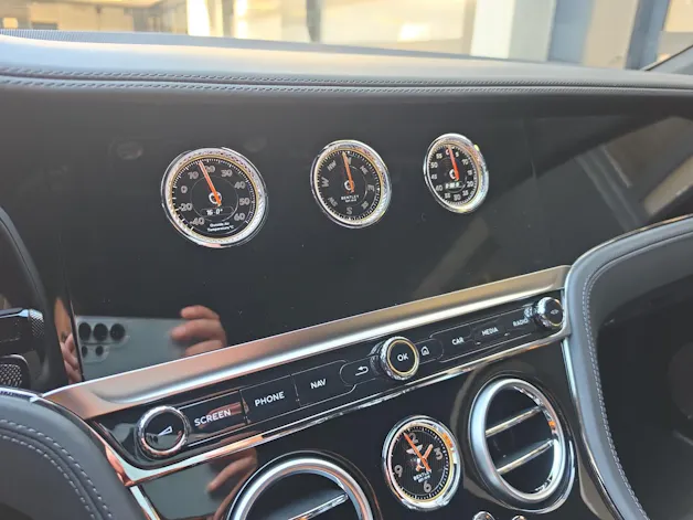 Bentley Continental GT V8 PHEV 680 PS/ 1.9% Leasing möglich.