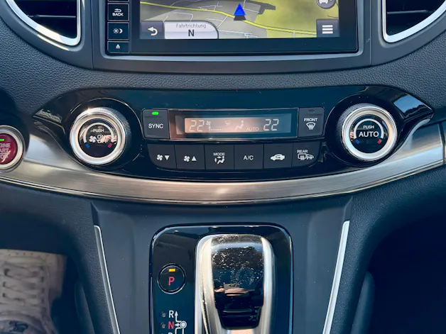 Honda CR-V 1.6 i-DTEC Executive 4WD Automatic CH Fahrzeug aus 1. Hand, Unfallfrei, Scheckheftgepflegt, AHK, 8-fach bereift.
