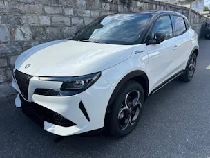 Alfa Romeo Junior 1.2 48V Hybrid Q4 Sport Speciale