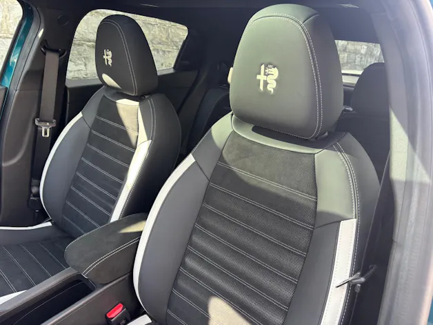 Alfa Romeo Junior 1.2 48V Hybrid Q4 Sport Speciale
