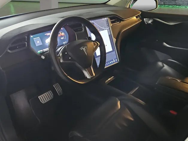 Tesla Model X 90 D Performance