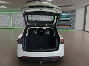 Tesla Model X 90 D Performance