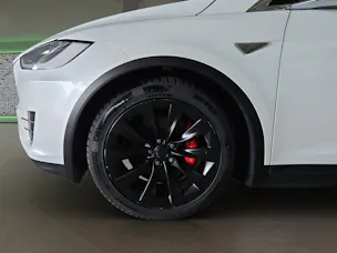 Tesla Model X 90 D Performance