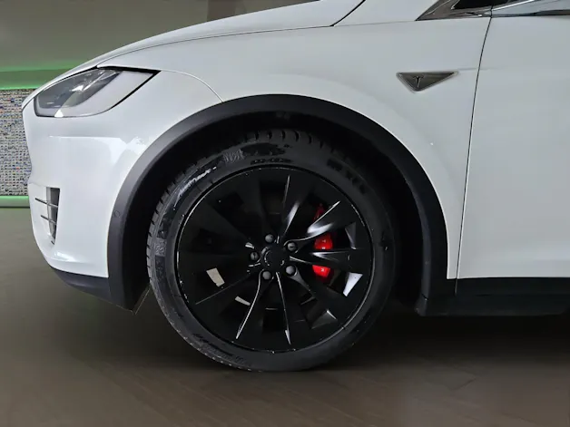 Tesla Model X 90 D Performance