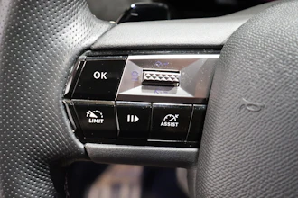 https://vehicle.imgix.net/4313604/18d5b011-d419-47e3-84c1-744badbad915.JPG