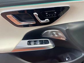 https://vehicle.imgix.net/4313605/3b1b0e64-992e-456d-be20-f1edadfd3fe6.jpg