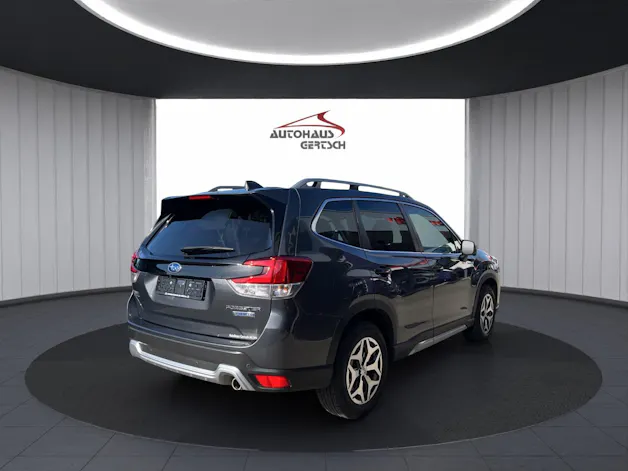 Subaru Forester Station 2.0i e-Boxer Swiss Plus