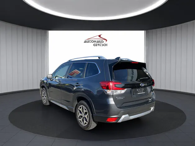 Subaru Forester Station 2.0i e-Boxer Swiss Plus