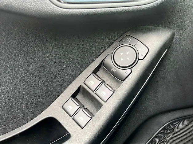 Ford Fiesta 1.0 EcoB Hybrid Automat Titanium