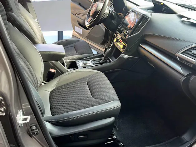 Subaru Forester Station 2.0i e-Boxer Swiss Plus