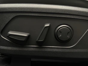 https://vehicle.imgix.net/4313996/0e019ec2-ebdc-46a4-be31-5479c1d5ee0b.jpeg