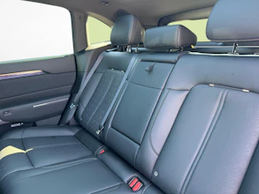 https://vehicle.imgix.net/4314008/edd4e8c2-e59c-498f-bb4f-6c04c612e836.jpg