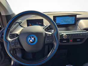 https://vehicle.imgix.net/4314058/e15380a1-df61-4d79-a4b6-ad857d5565a5.jpg