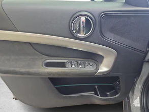 https://vehicle.imgix.net/4314089/64ef085d-a3c8-4380-a97f-b2a3ff88230e.jpg