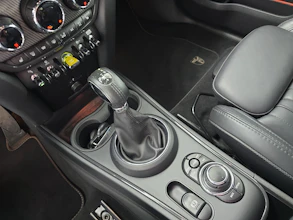 https://vehicle.imgix.net/4314089/df4a3173-7e26-45d4-a6e3-6e4b30ef371f.jpg