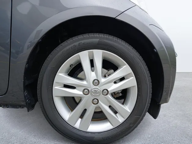 Toyota iQ 1.33 VVT-i Q3 MiD