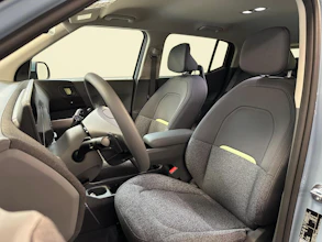 https://vehicle.imgix.net/4314195/86a9e9b5-9578-4f70-85e1-6b4f5ec4f4a9.jpg