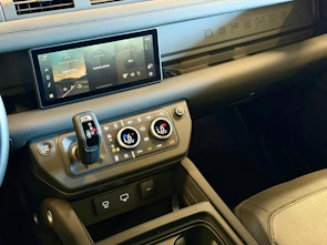 Fahrzeugbild LAND ROVER Defender 90 3.0 D I6 300 X-Dynamic SE
