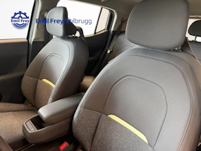 https://vehicle.imgix.net/4314449/73d65013-c20c-41b3-bd5a-721c26bf010d.jpg
