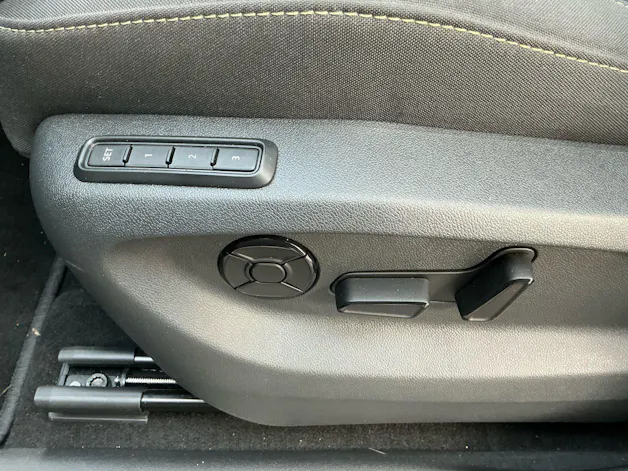 Škoda Kodiaq 2.0 TSI 204 PS 4x4 SELECTION *** PANORAMAGLASDACH, ANHÄNGEKUPPLUNG & 7 SITZER ***
