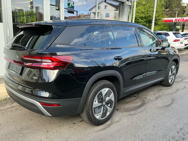 Škoda Kodiaq 2.0 TSI 204 PS 4x4 SELECTION *** PANORAMAGLASDACH, ANHÄNGEKUPPLUNG & 7 SITZER ***