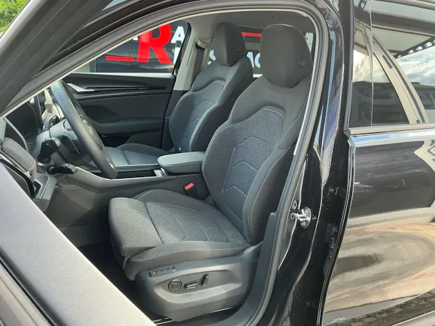 Škoda Kodiaq 2.0 TSI 204 PS 4x4 SELECTION *** PANORAMAGLASDACH, ANHÄNGEKUPPLUNG & 7 SITZER ***