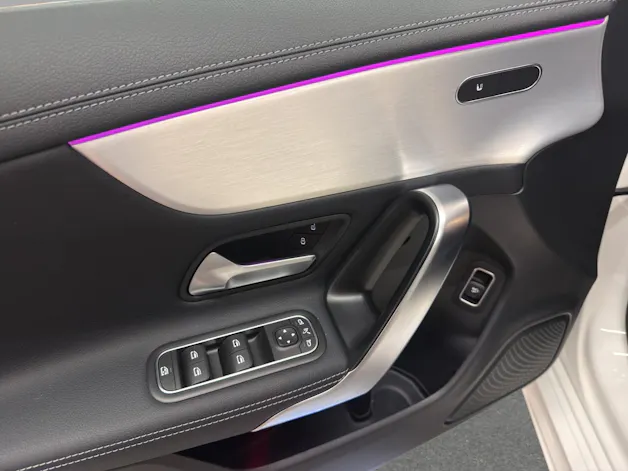 Mercedes-Benz CLA 200 - AMG / DISTRONIC / Rückfahrkamera / Leder / PRE SAFE
