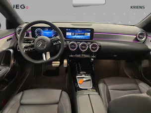 Mercedes-Benz CLA 200 - AMG / DISTRONIC / Rückfahrkamera / Leder / PRE SAFE