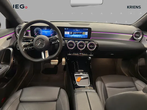 Mercedes-Benz CLA 200 - AMG / DISTRONIC / Rückfahrkamera / Leder / PRE SAFE