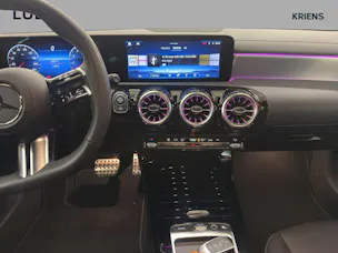 Mercedes-Benz CLA 200 - AMG / DISTRONIC / Rückfahrkamera / Leder / PRE SAFE