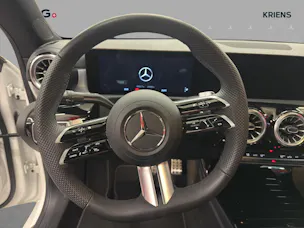 Mercedes-Benz CLA 200 - AMG / DISTRONIC / Rückfahrkamera / Leder / PRE SAFE