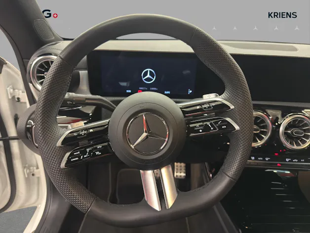 Mercedes-Benz CLA 200 - AMG / DISTRONIC / Rückfahrkamera / Leder / PRE SAFE