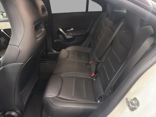 Mercedes-Benz CLA 200 - AMG / DISTRONIC / Rückfahrkamera / Leder / PRE SAFE