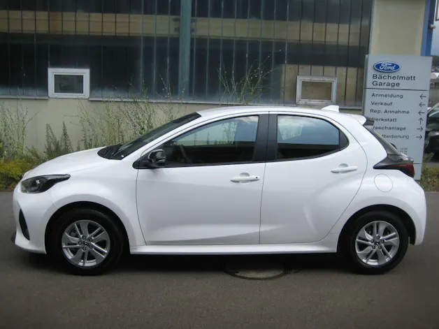 Mazda 2 Hybrid Centre-line
