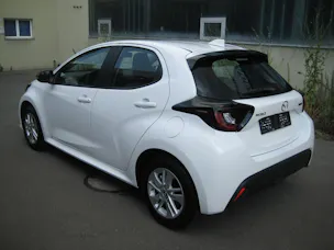 Mazda 2 Hybrid Centre-line