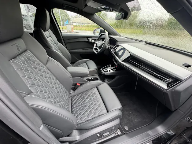Audi Q4 e-tron 55 quattro Sportback S-line Black Edition Plus / 340 PS