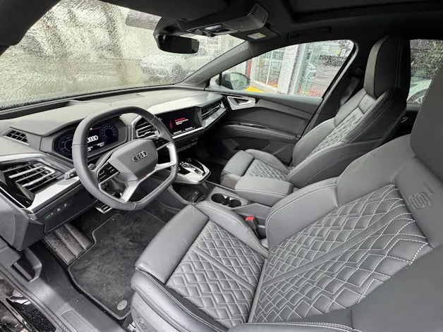 Audi Q4 e-tron 55 quattro Sportback S-line Black Edition Plus / 340 PS