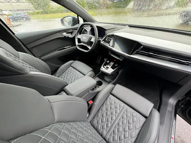 Audi Q4 e-tron 55 quattro Sportback S-line Black Edition Plus / 340 PS