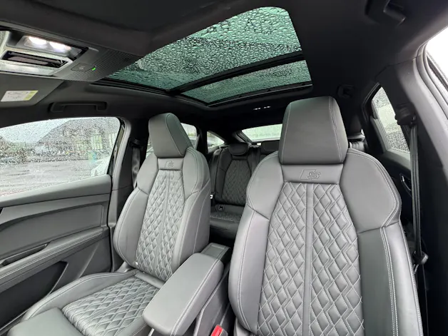 Audi Q4 e-tron 55 quattro Sportback S-line Black Edition Plus / 340 PS
