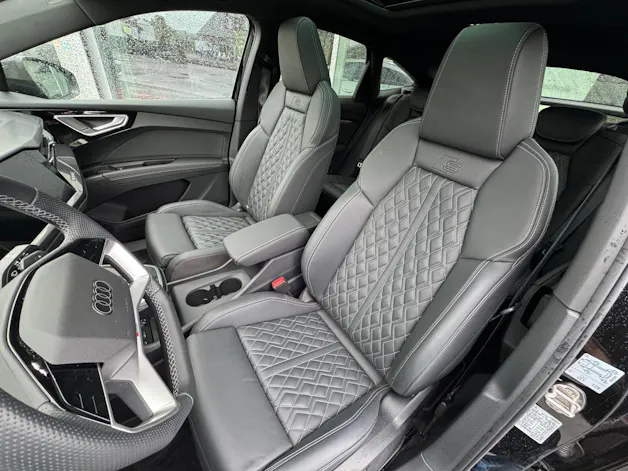 Audi Q4 e-tron 55 quattro Sportback S-line Black Edition Plus / 340 PS