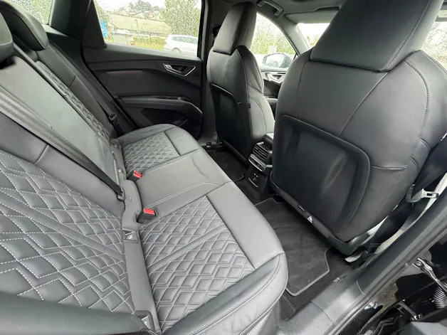 Audi Q4 e-tron 55 quattro Sportback S-line Black Edition Plus / 340 PS