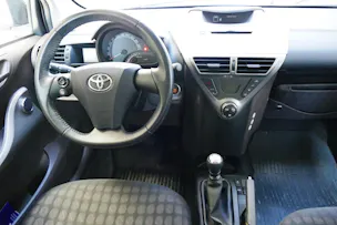 Toyota iQ 1.4 D-4D Linea Sol
