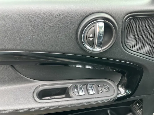 Mini Countryman Cooper SE ALL4 PHEV Steptronic (CH)