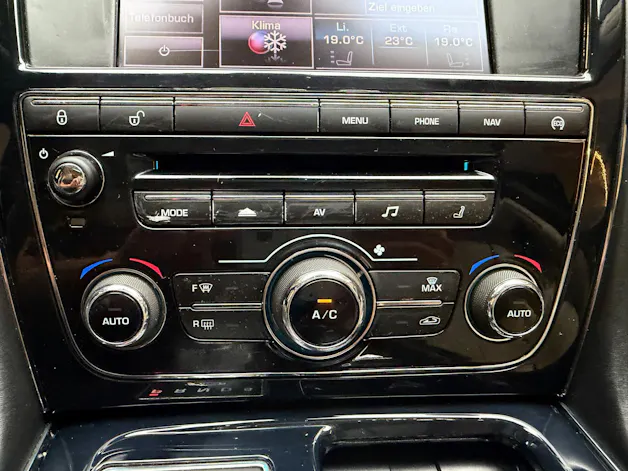 Jaguar XJ 3.0 V6 S/C Premium Luxury AWD