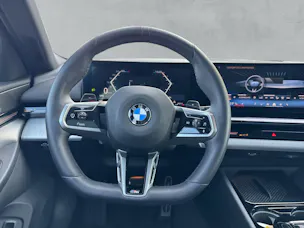 BMW 520d M Sport Touring xDrive G61 (CH) AHK 📍 ** Action de leasing à 1.9% **