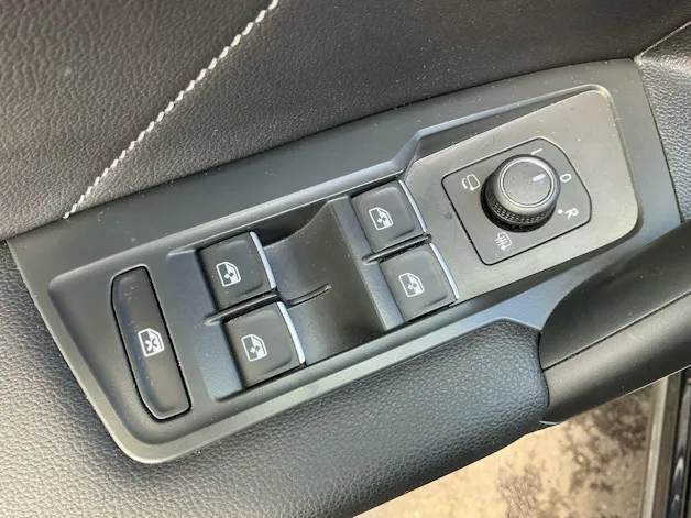 VW Tiguan Allspace R-LINE 4 MOTION *** PANORAMAGLASDACH & ANHÄNGEKUPPLUNG ***